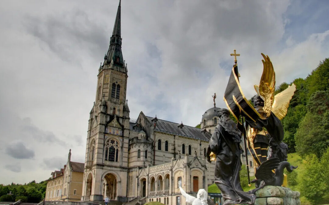 Les saints tiennent encore le monde