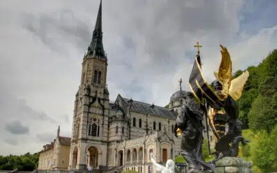 Les saints tiennent encore le monde